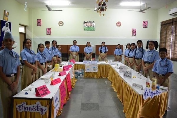 Inter-Class_Science_Magic_Competition (7)